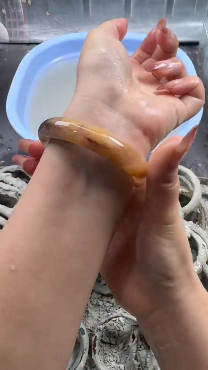 未镶嵌手镯石英质玉1