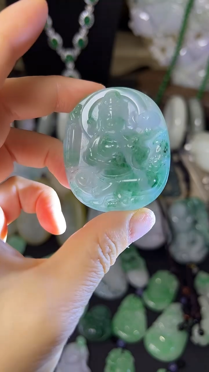 颈饰未镶嵌翡翠观音