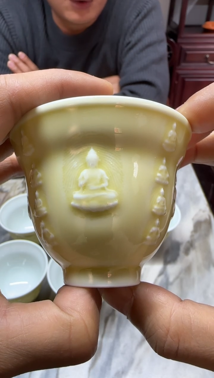 满*天义华 黄釉佛像福禄杯