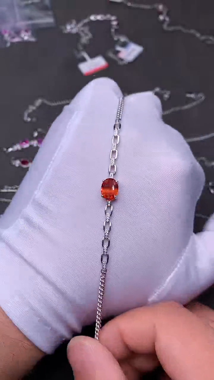 【闪购商品】彩色蓝宝石手链银S925镶嵌........