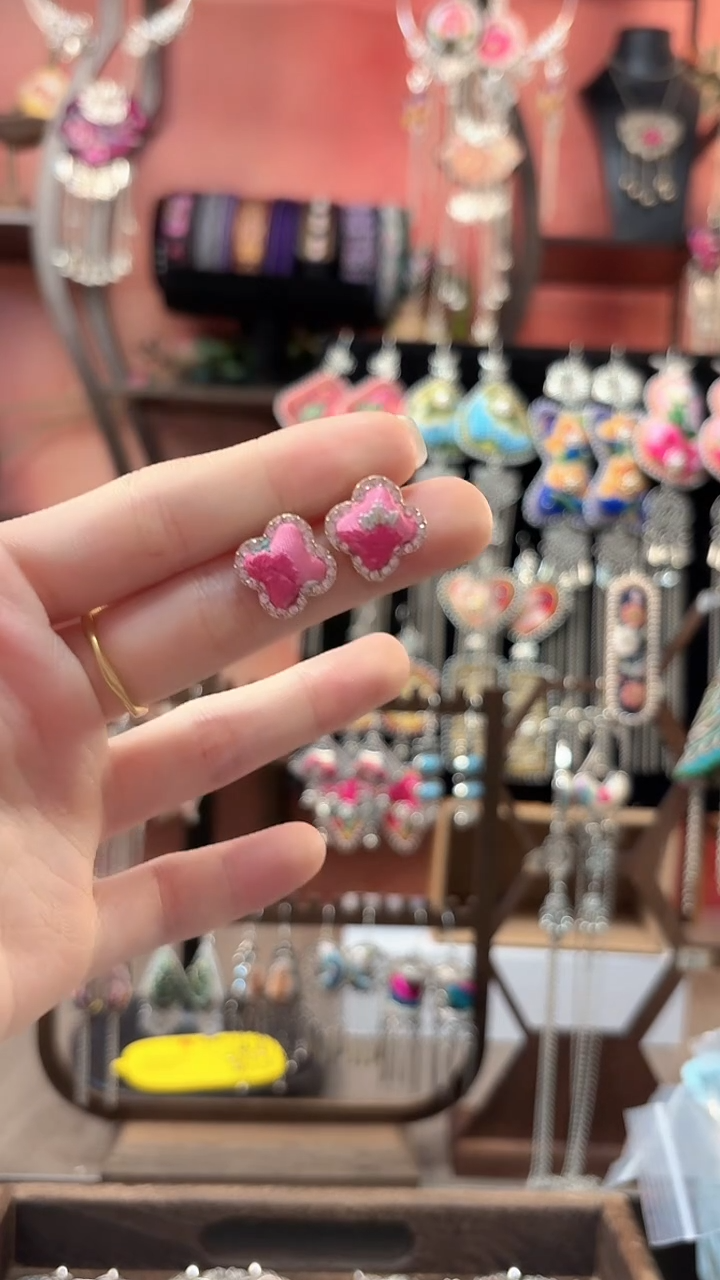 织绣云织谣老绣饰品  52