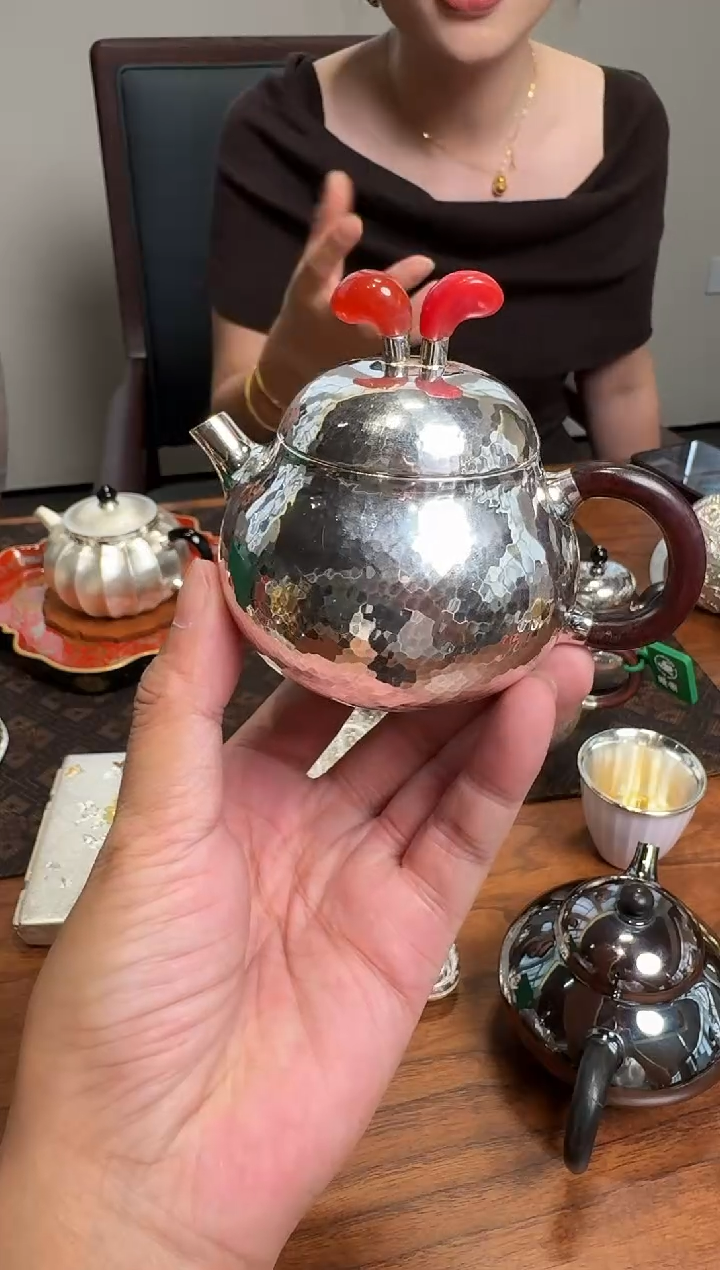 -呆坐 锤纹红玛瑙兔耳 梨型壶