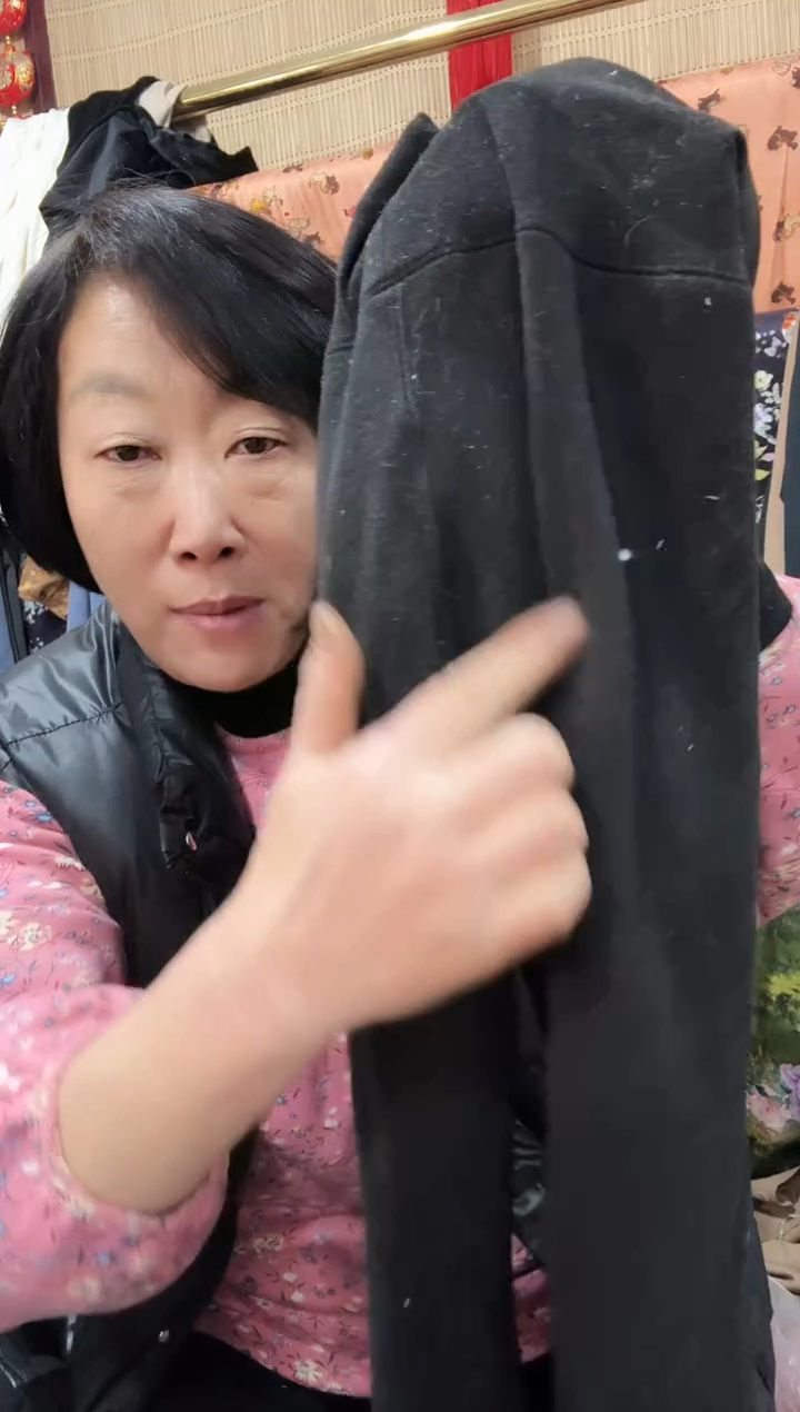女士黑色贴体芭比裤成品裤一条（脏微残）