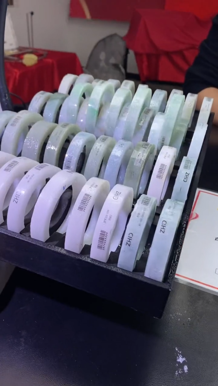 【闪购商品】定制翡翠毛胚定制手镯未镶嵌（多样性发一件）