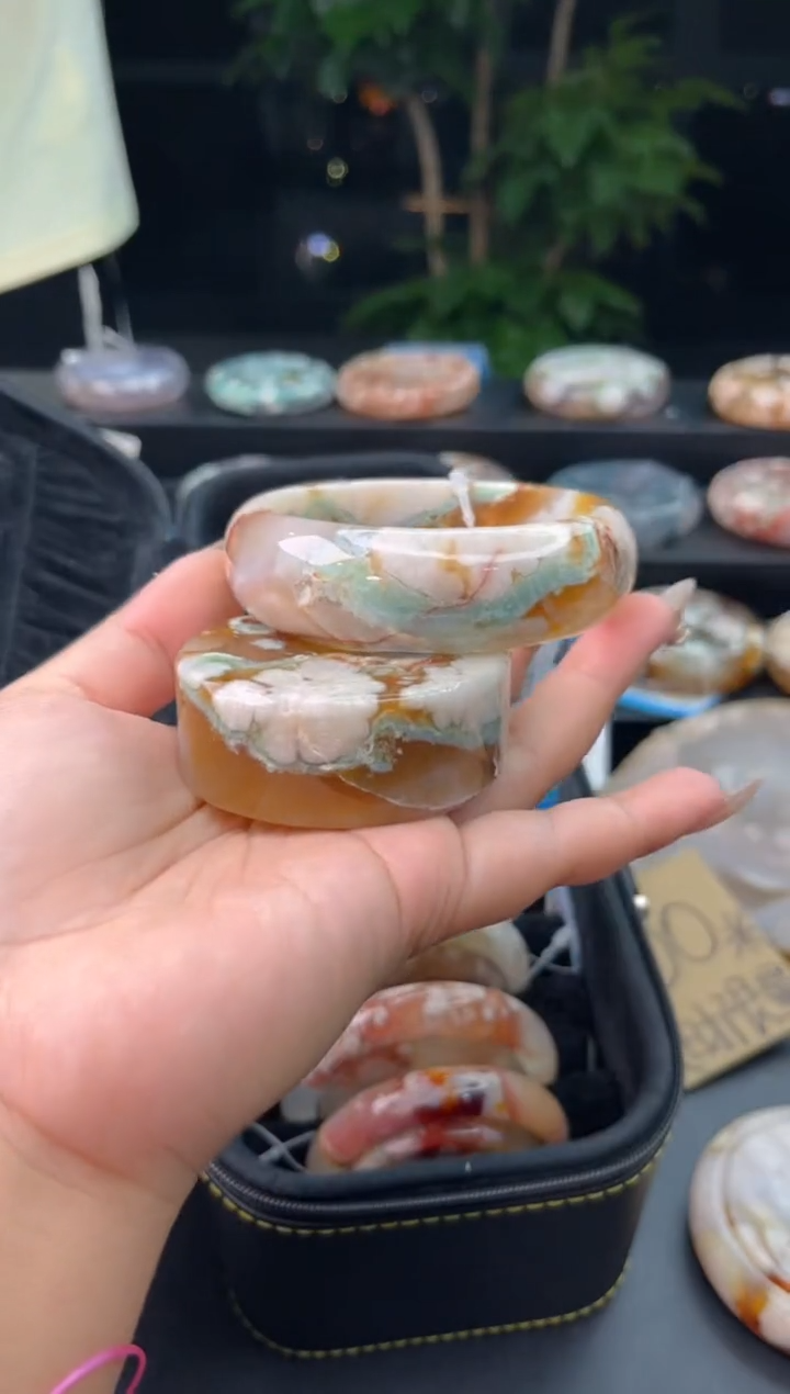 【闪购商品】石英质玉手镯未镶嵌赠送镯心（圈口61