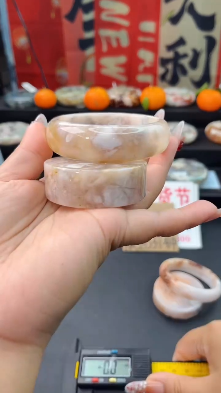 【闪购商品】石英质玉手镯未镶嵌赠送镯心（50圈口）无证书