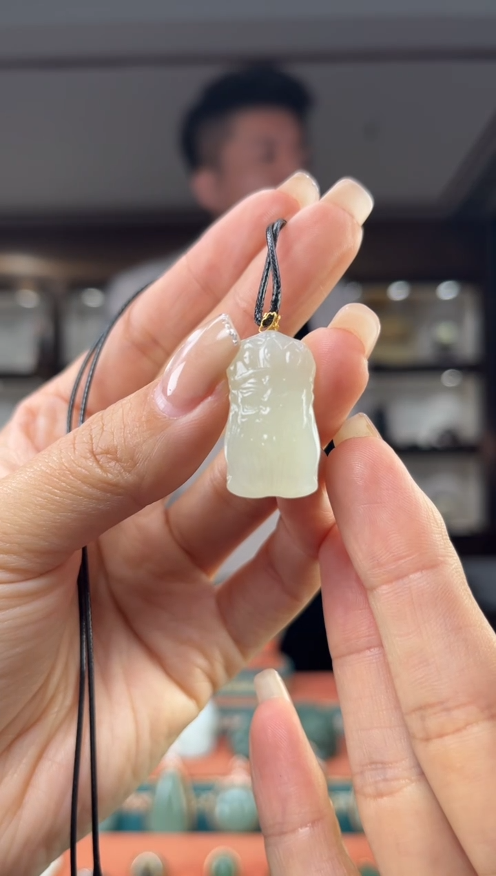 颈饰18K金镶嵌和田玉1