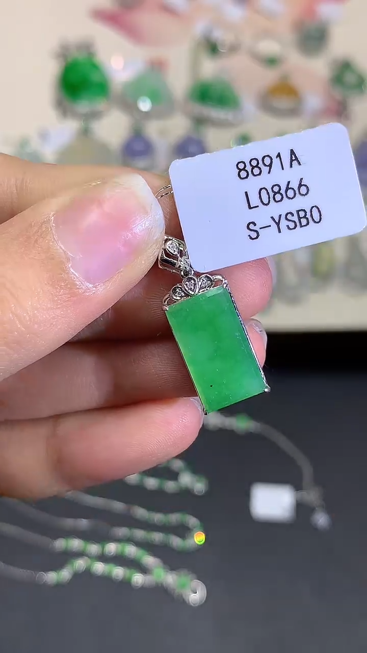 翡翠18K金镶嵌吊坠(不含链)L0866多样性发其一