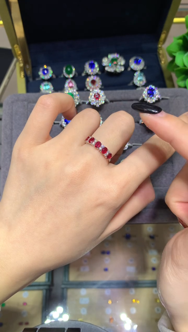 18K金镶嵌戒指红宝石1.02CT