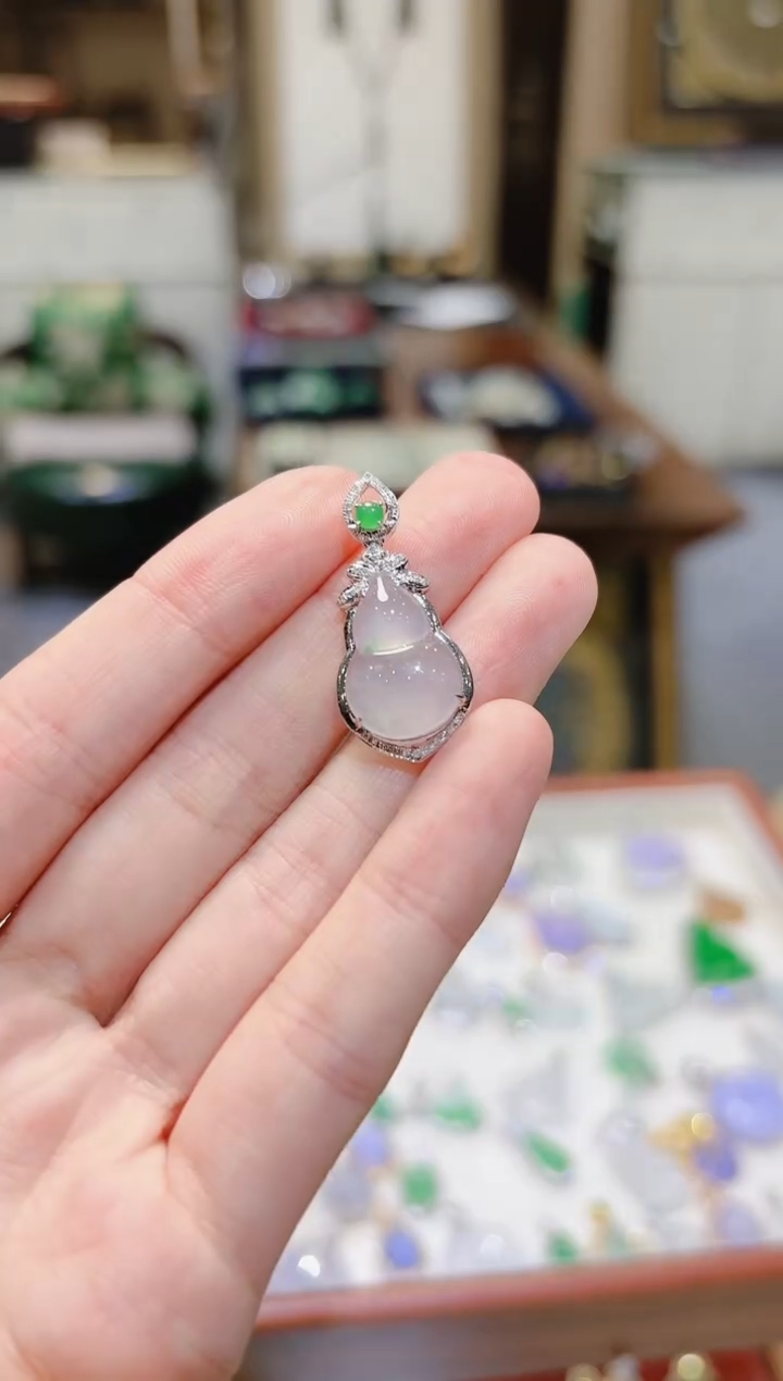 【闪购商品】翡翠颈饰18K金镶嵌白葫芦翡翠吊坠