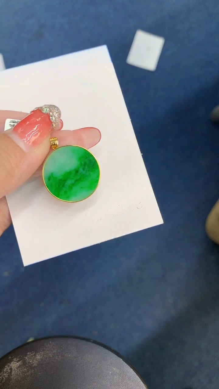 颈饰18K金镶嵌翡翠m***y1