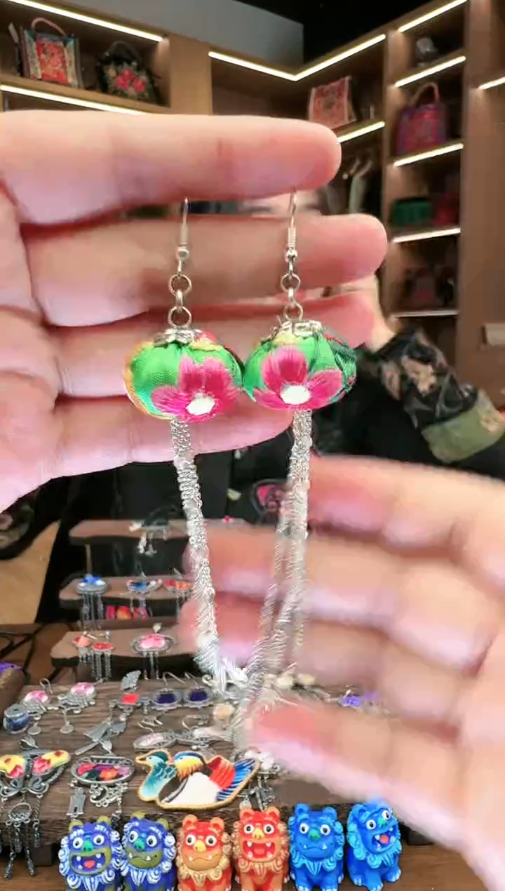 【闪购商品】织绣165黔东南苗族刺绣