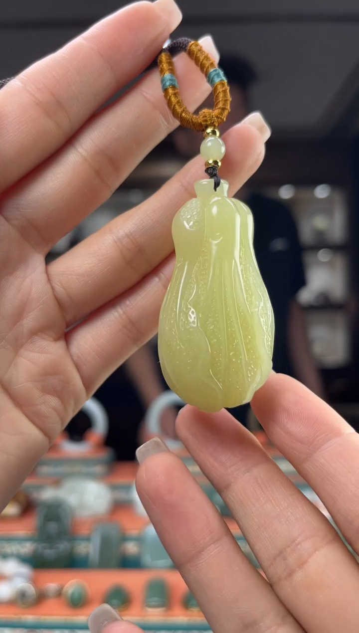 颈饰未镶嵌和田玉佩佩