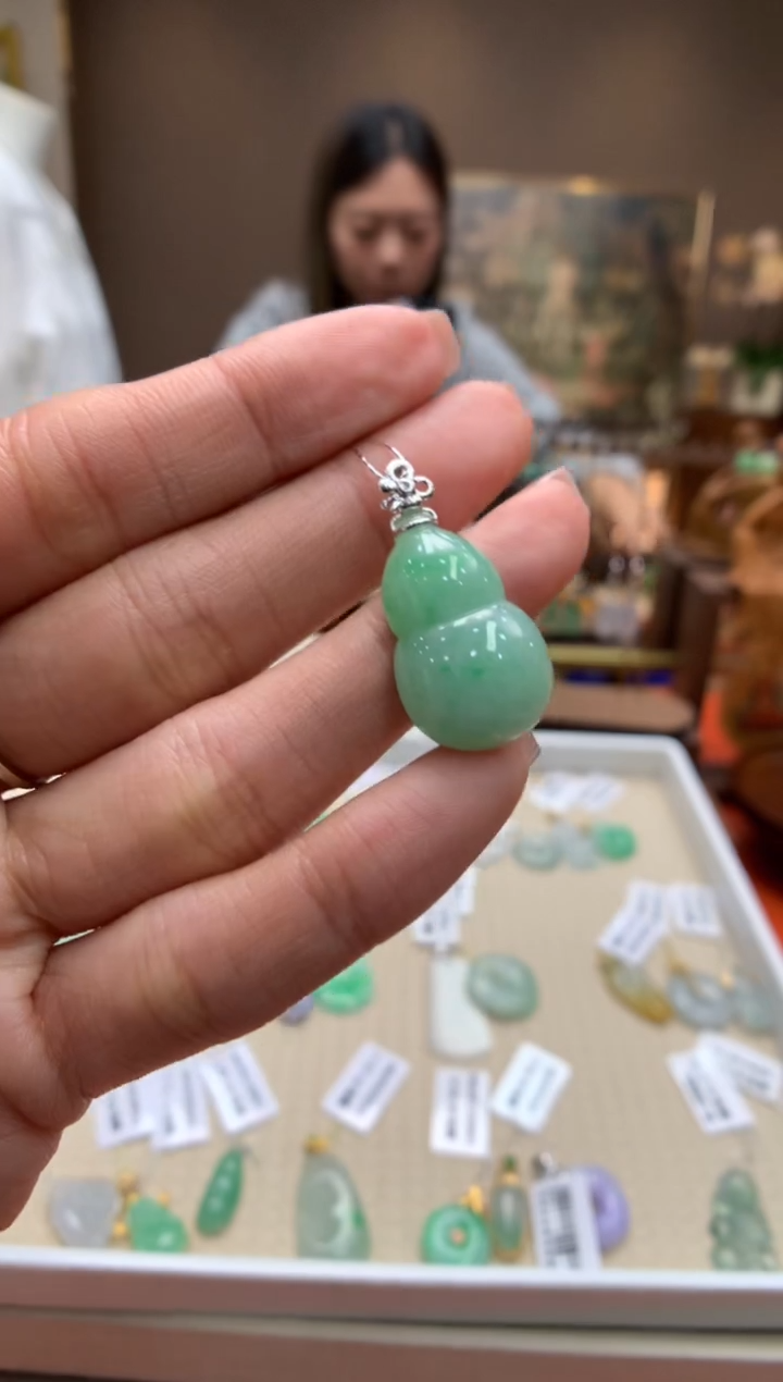 【闪购商品】翡翠颈饰18K金镶嵌葫芦