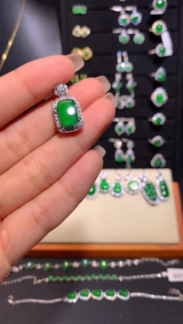 【闪购商品】翡翠颈饰银S925镶嵌多样性