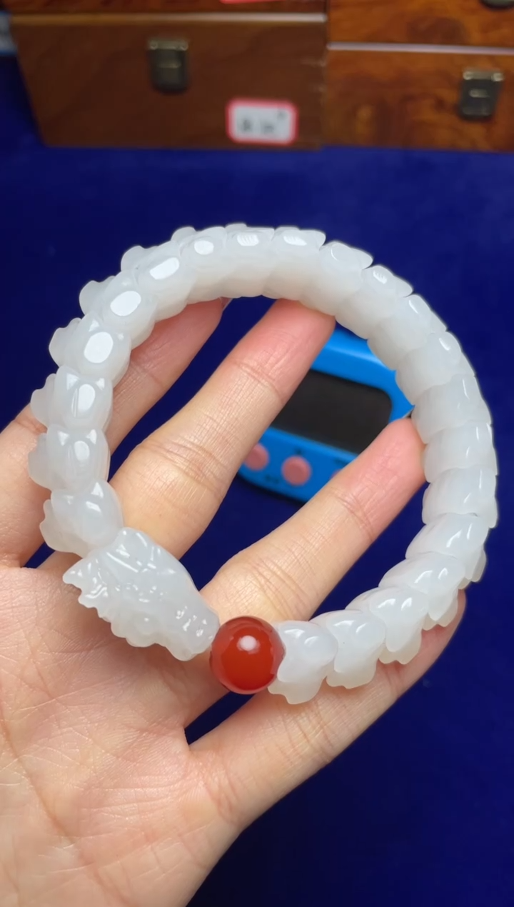 未镶嵌和田玉挂件杰*和田玉