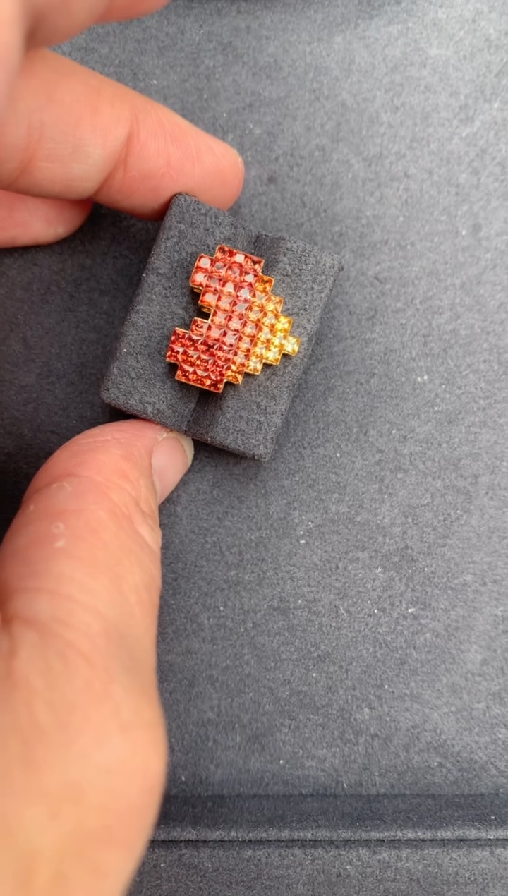 【闪购商品】彩色蓝宝石胸饰18K金镶嵌彩蓝宝胸针