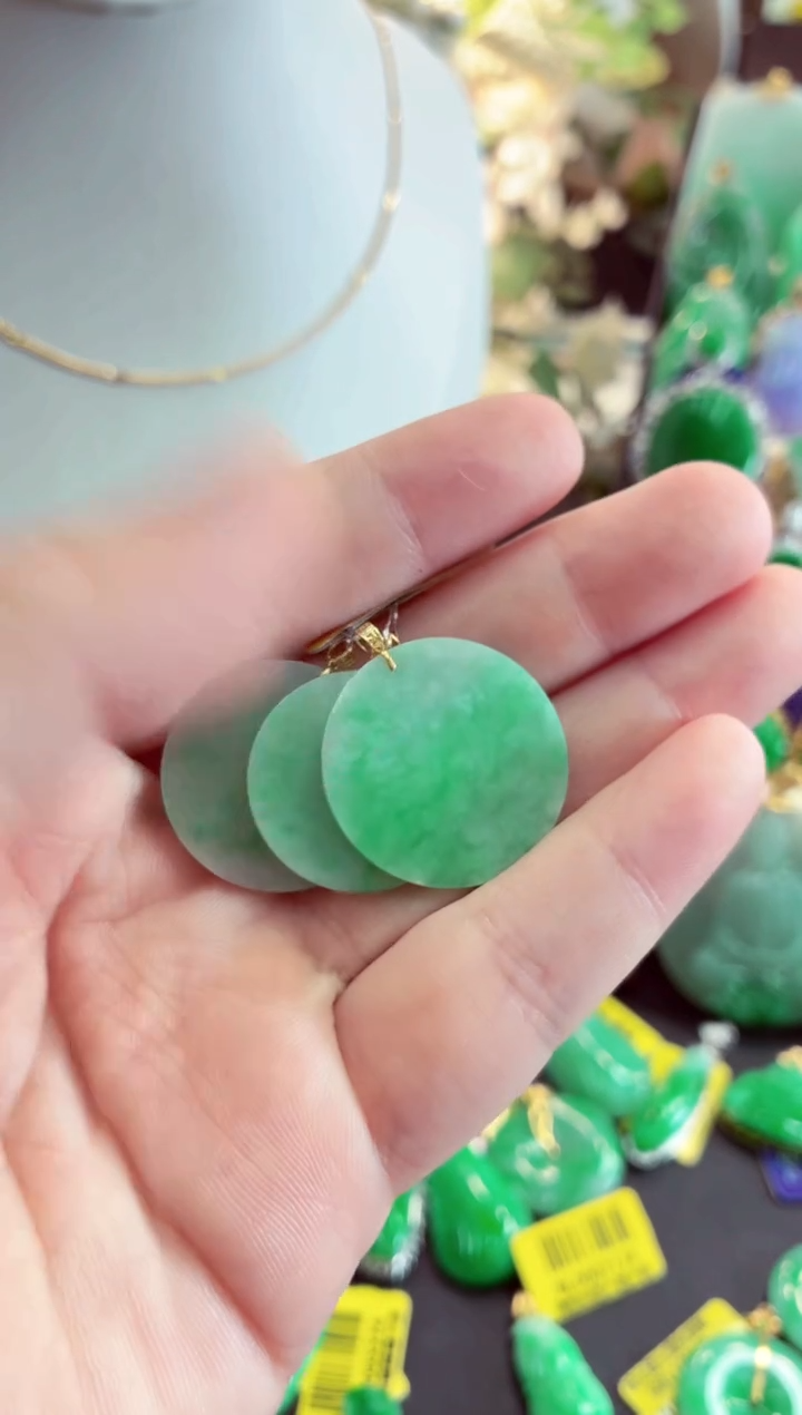 吊坠(不含链)18K金镶嵌翡翠多样性发货其中一件