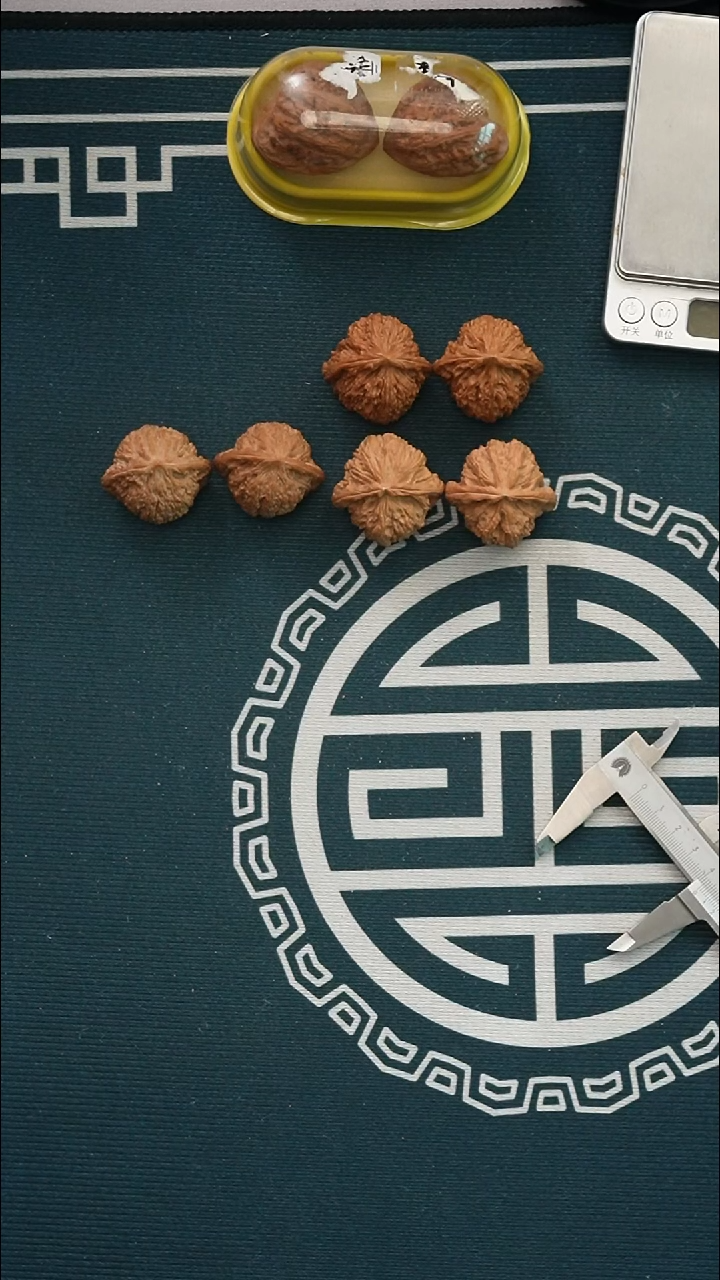 吊坠文玩核桃?**猴三角疆38全