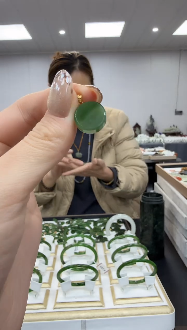 颈饰18K金镶嵌和田玉多样性发其一zj小圆牌