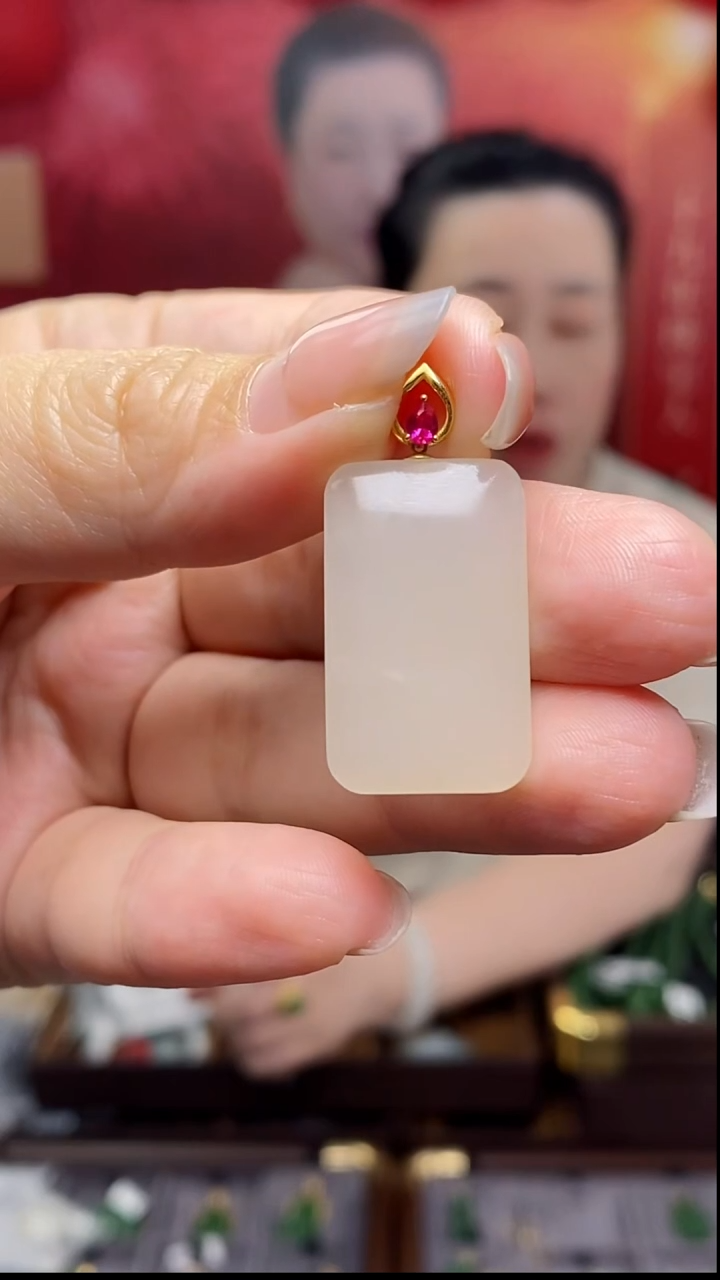 吊坠(不含链)18K金镶嵌和田玉DZ4550