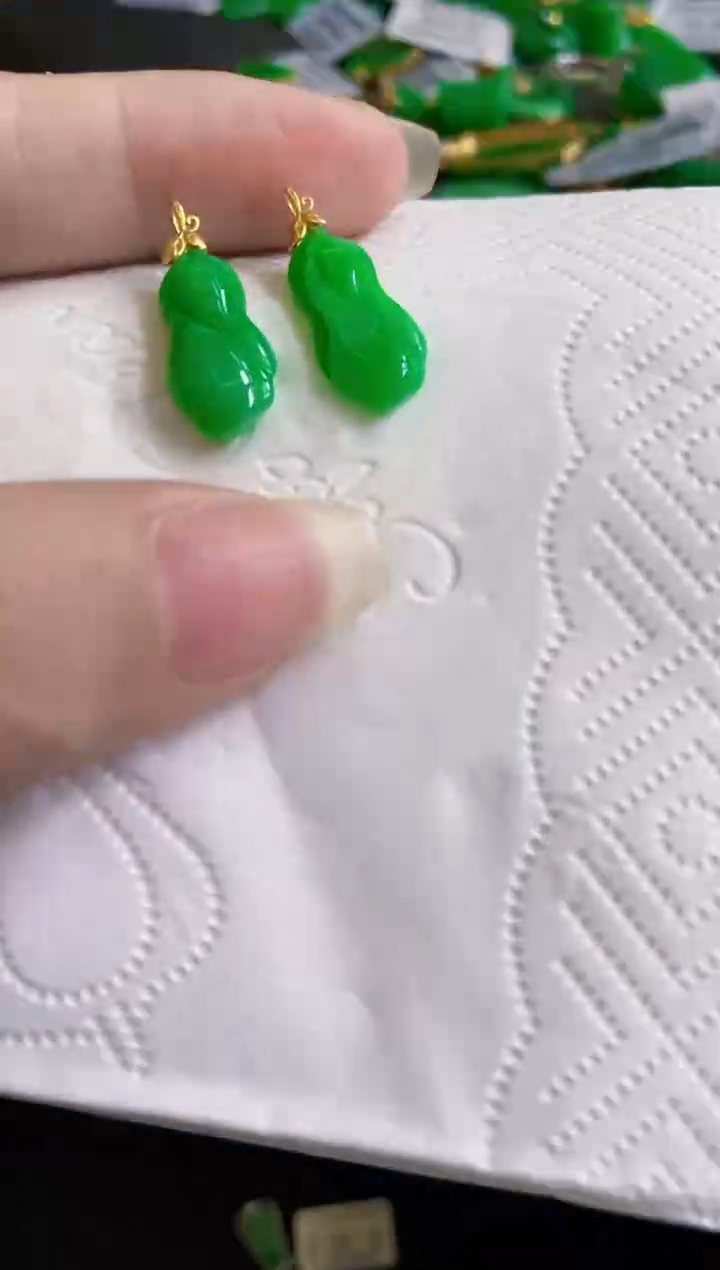 翡翠18K金镶嵌颈饰多样性发货发1