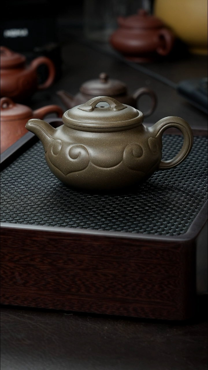 茶壶紫砂松华青段仿古如意半手200    微瑕  