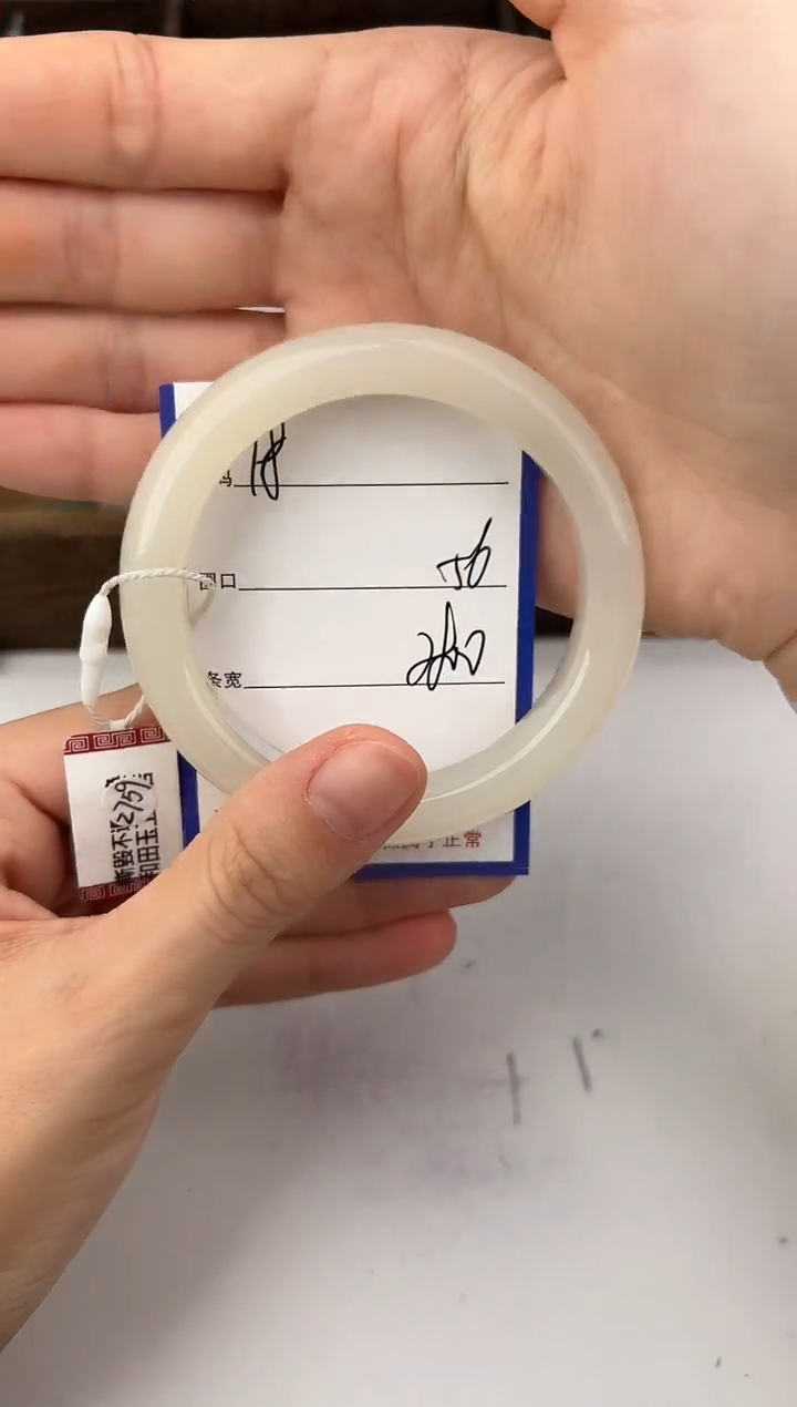 未镶嵌手镯和田玉78颜色微差无瑕疵