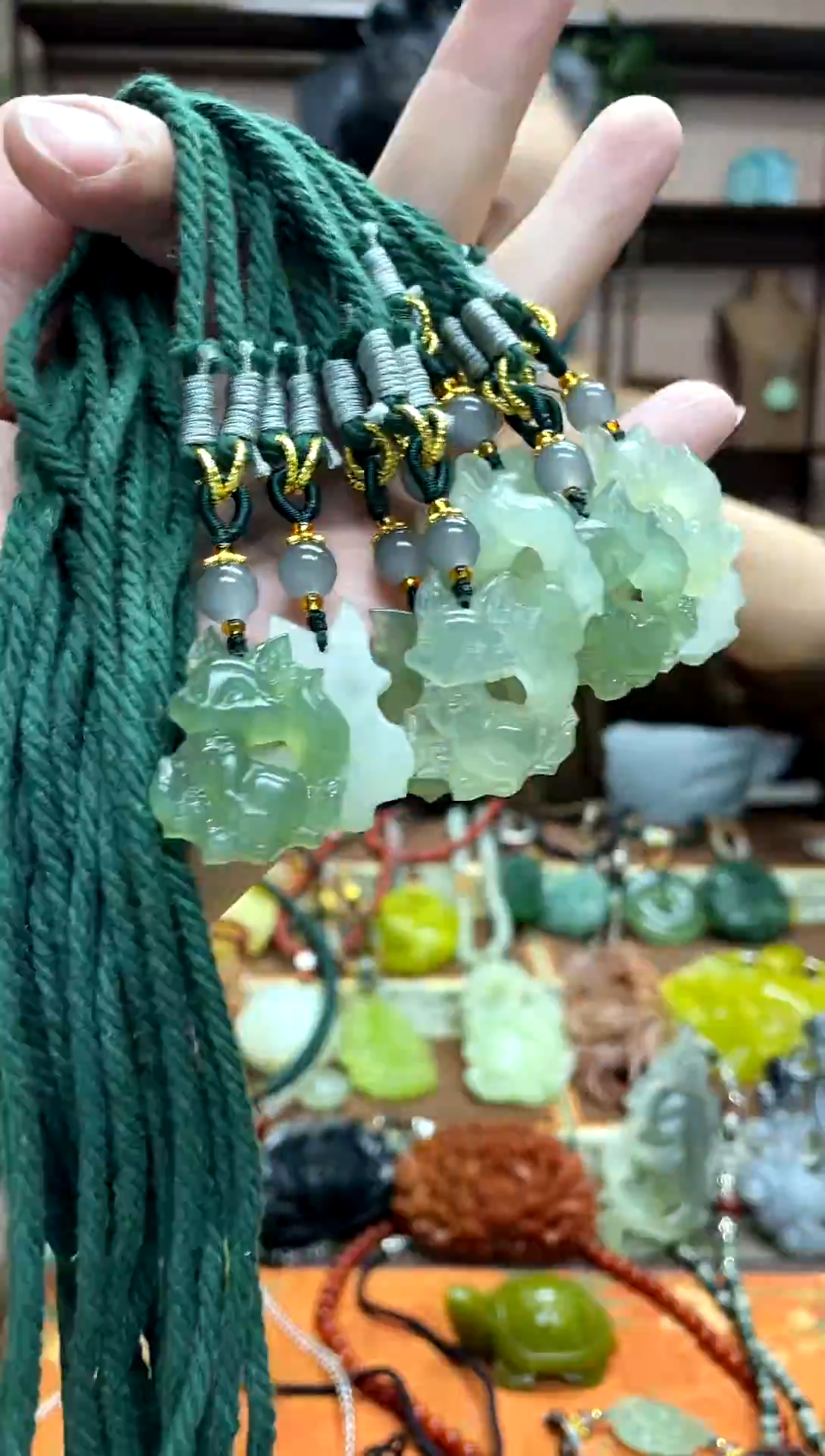 未镶嵌岫玉吊坠多样性发货发其中之一