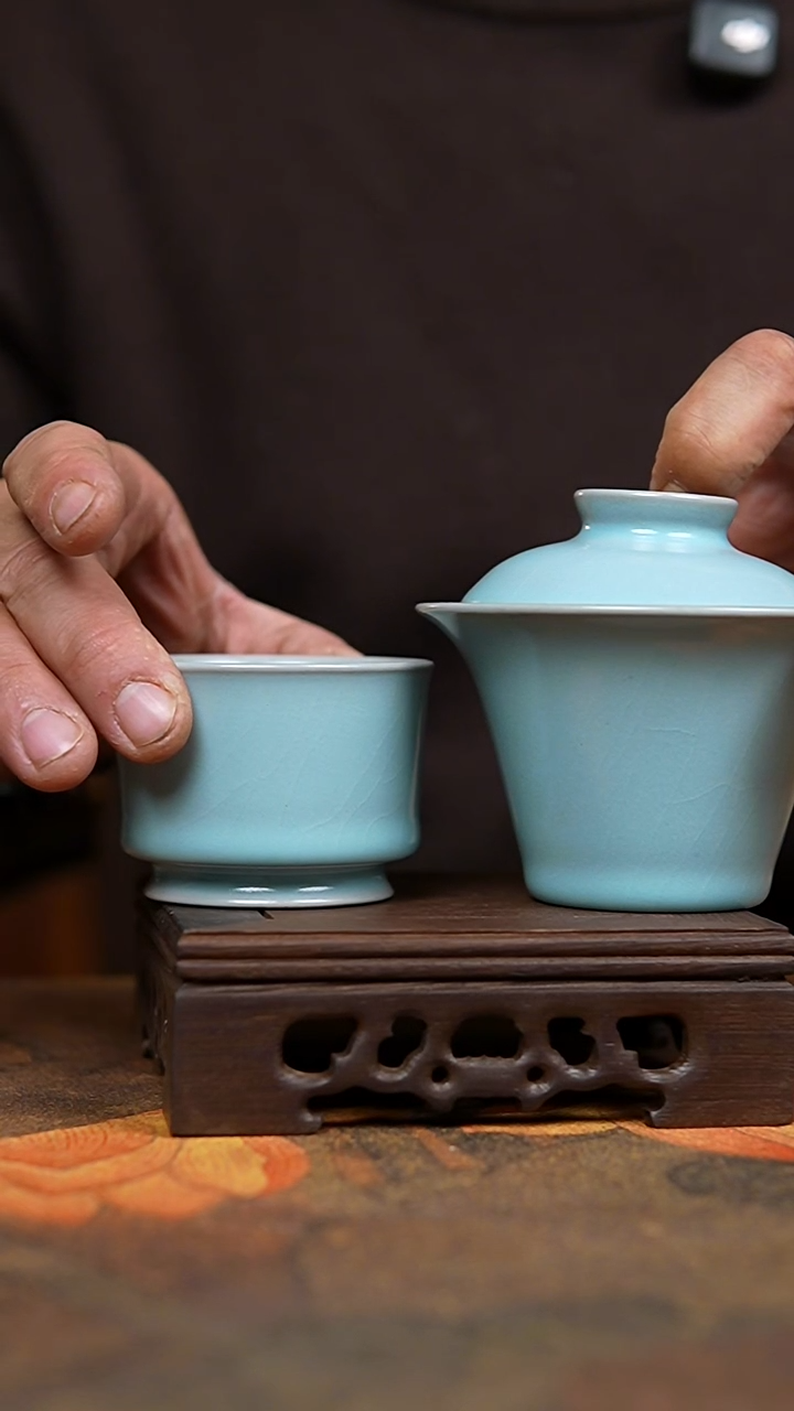 杯仿古宋臻釉平底马蹄盖碗＋容天杯瑕