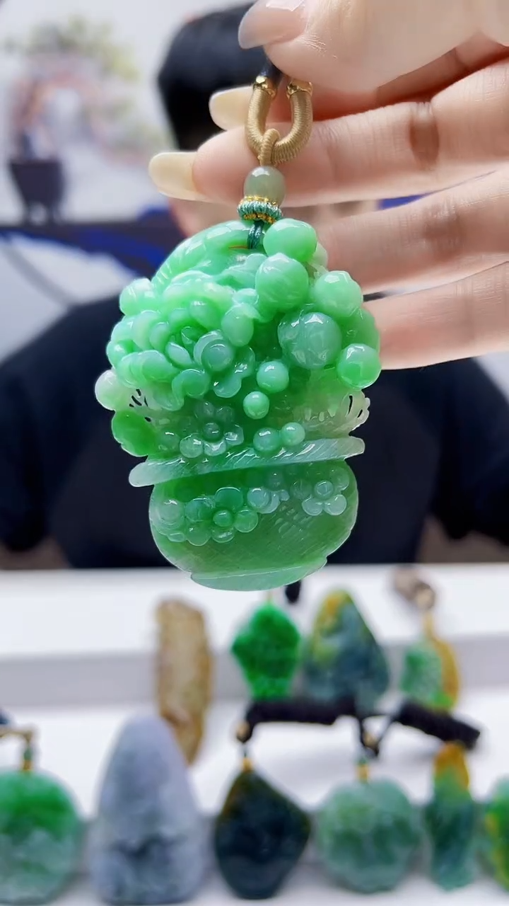 未镶嵌定制翡翠毛货挂件65