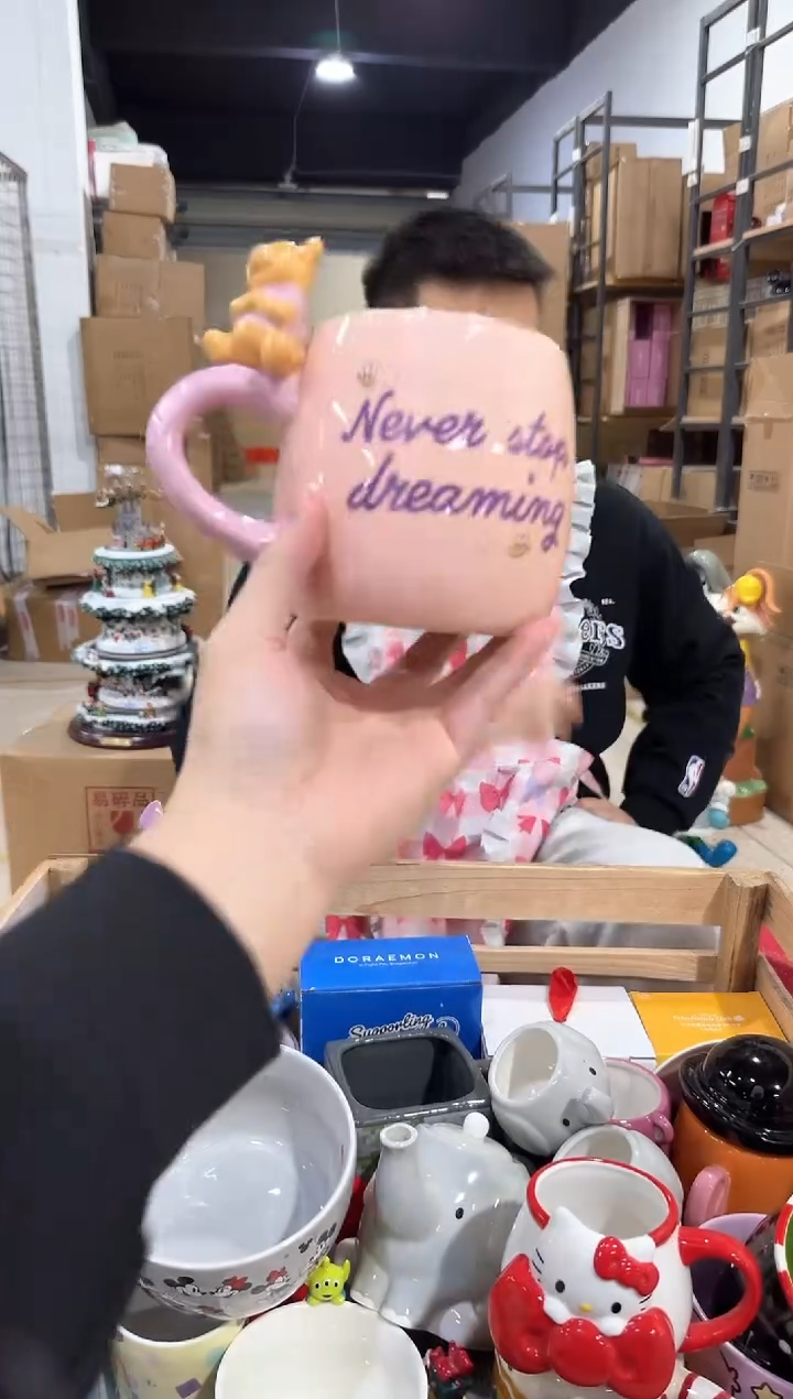 瓷片粉色维尼水杯