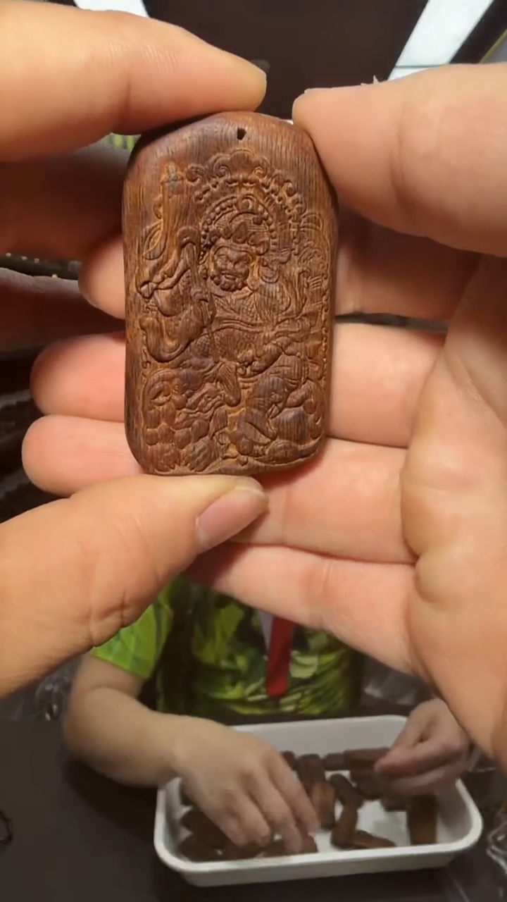 沉香吊坠31号财神爷单面雕多样性发一