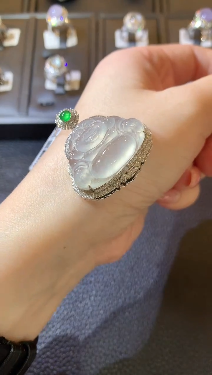 【闪购商品】翡翠吊坠(不含链)18K金镶嵌C6 