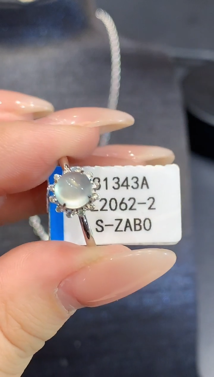 18K金镶嵌戒指翡翠L多样性发其一