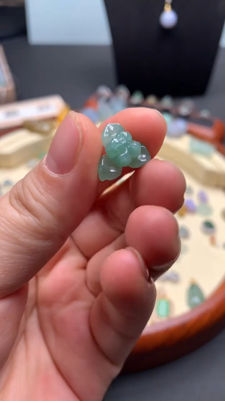 【闪购商品】翡翠颈饰未镶嵌翡翠花花 绿