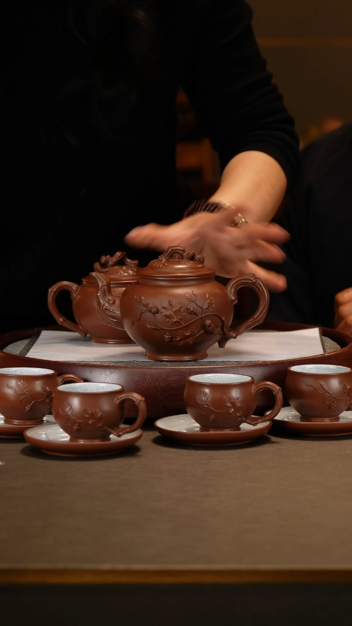 【闪购商品】紫砂茶壶【陈小听】革紫松鼠葡萄套组  500CC