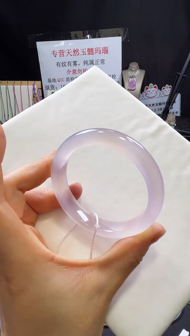 【闪购商品】玛瑙/玉髓手镯未镶嵌不同光线不同角度颜色不同