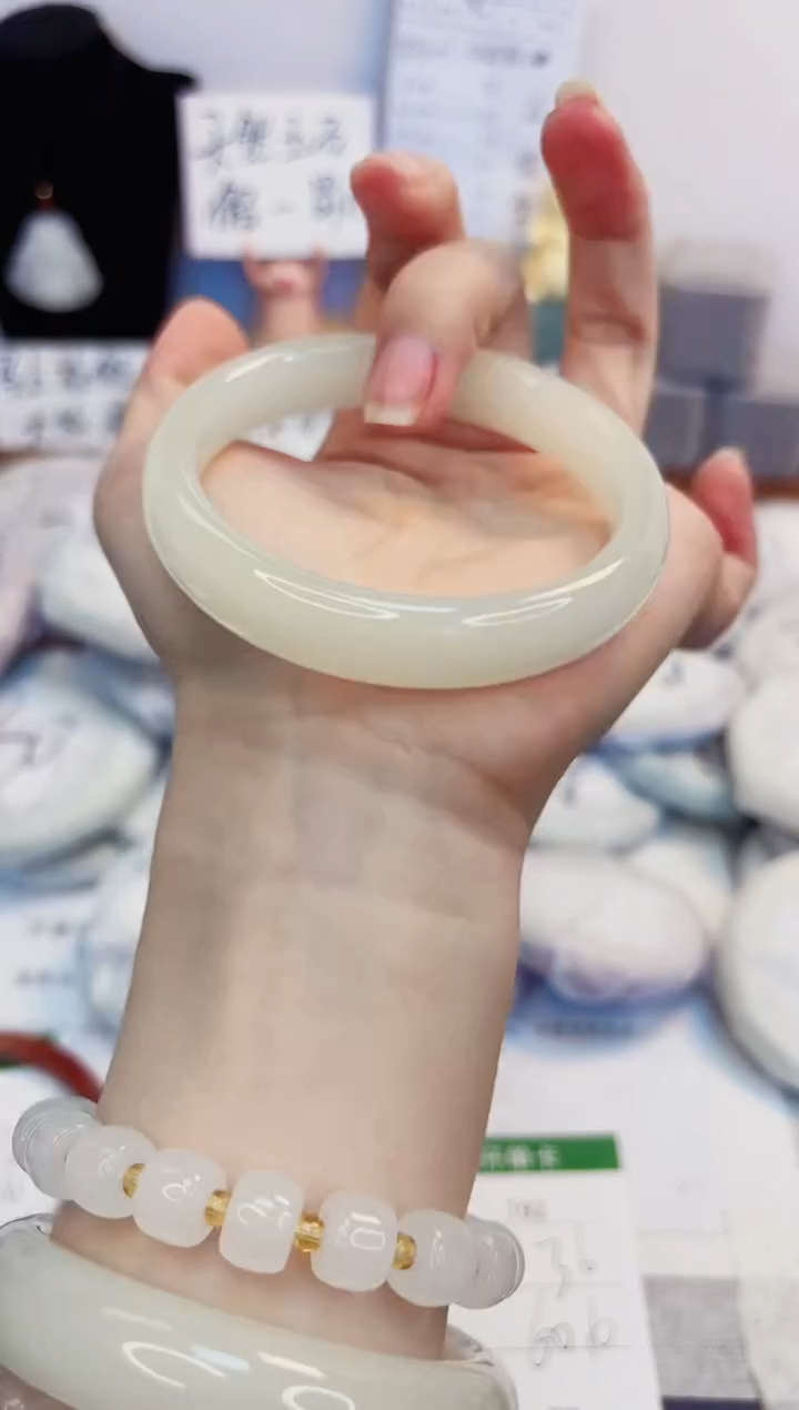 【闪购商品】石英质玉手镯未镶嵌192