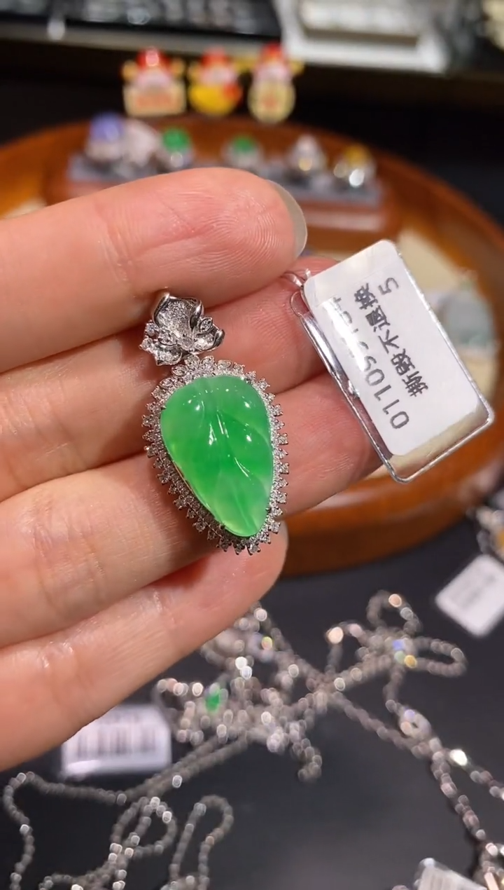 【闪购商品】翡翠颈饰18K金镶嵌吊坠