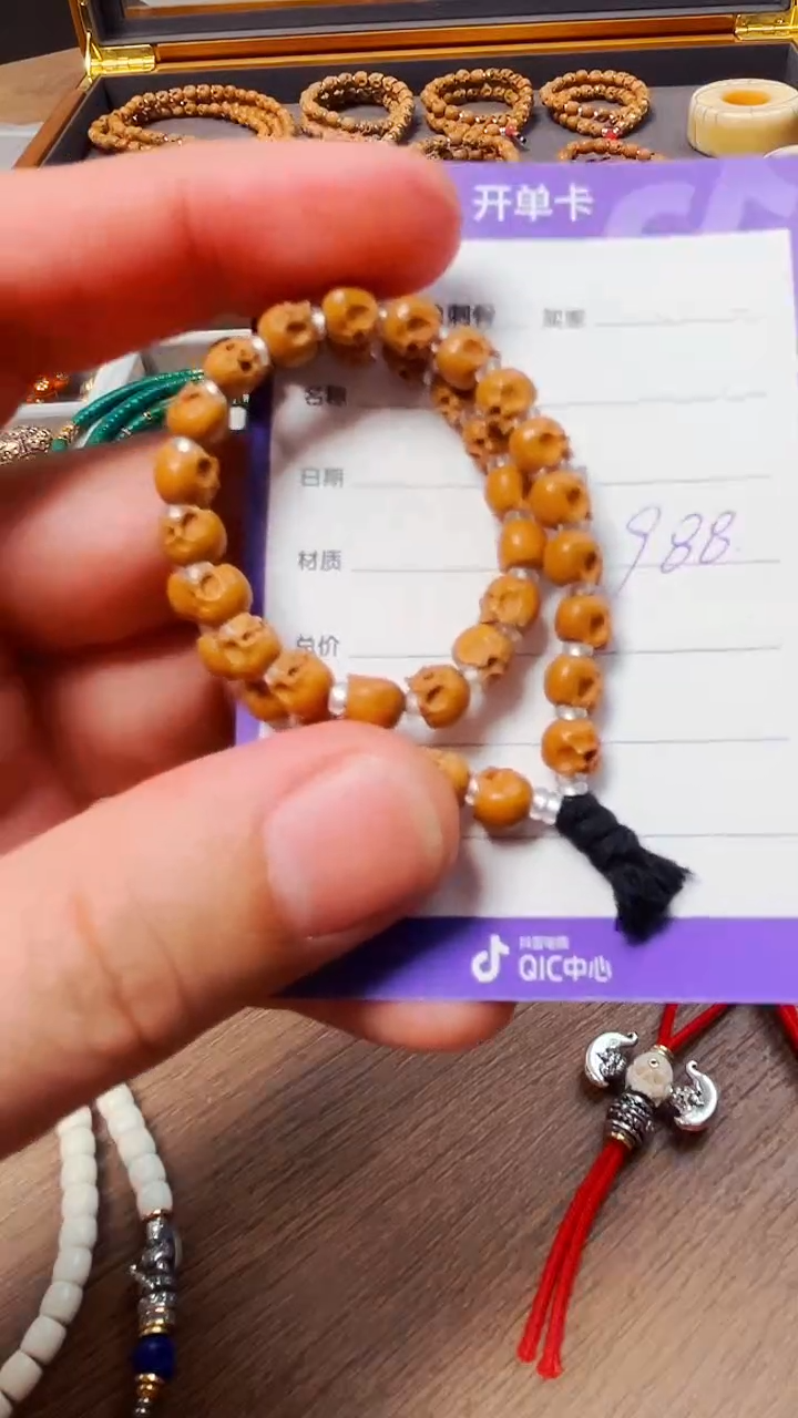 【闪购商品】橄榄核手串半鄂骷髅手持   