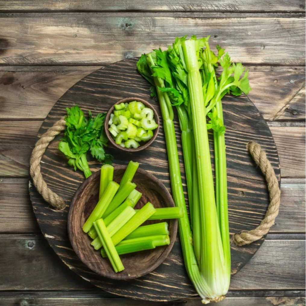 河南新鲜小西芹农家自种现挖现发时令蔬菜芹菜榨汁炒菜凉拌均可