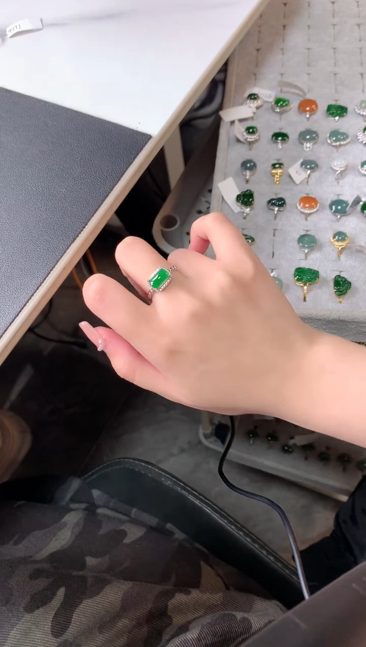 【闪购商品】翡翠戒指银S925镶嵌52141