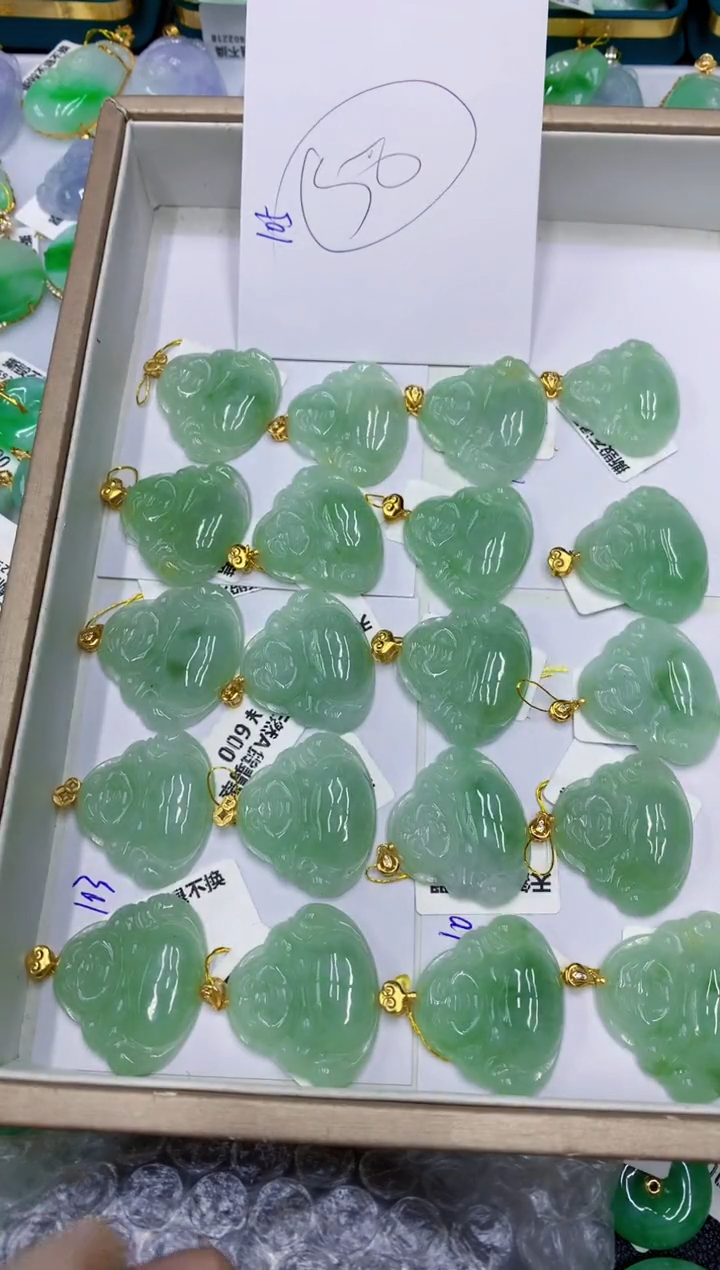 翡翠未镶嵌颈饰1111111111多样性发其一