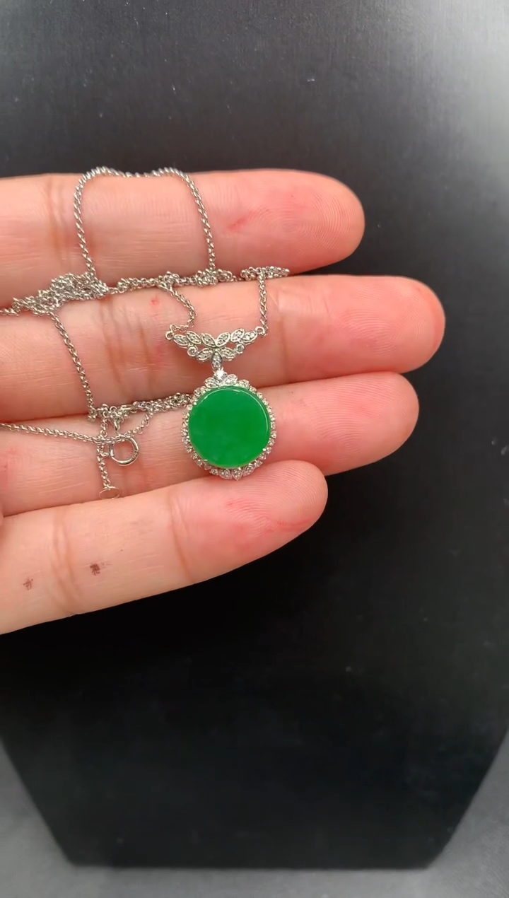 翡翠18K金镶嵌颈饰无事牌套链