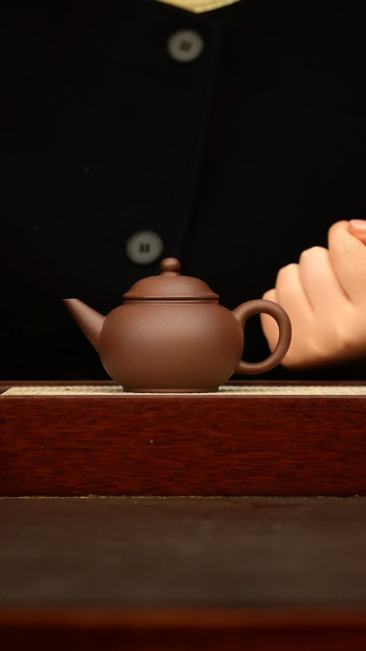 茶壶紫砂张****乓水平 130cc 原矿底槽青