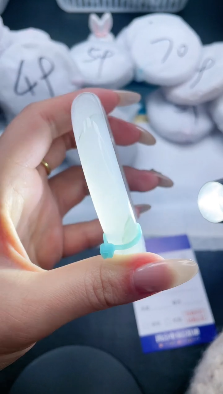 【闪购商品】石英质玉手镯未镶嵌26V28-59