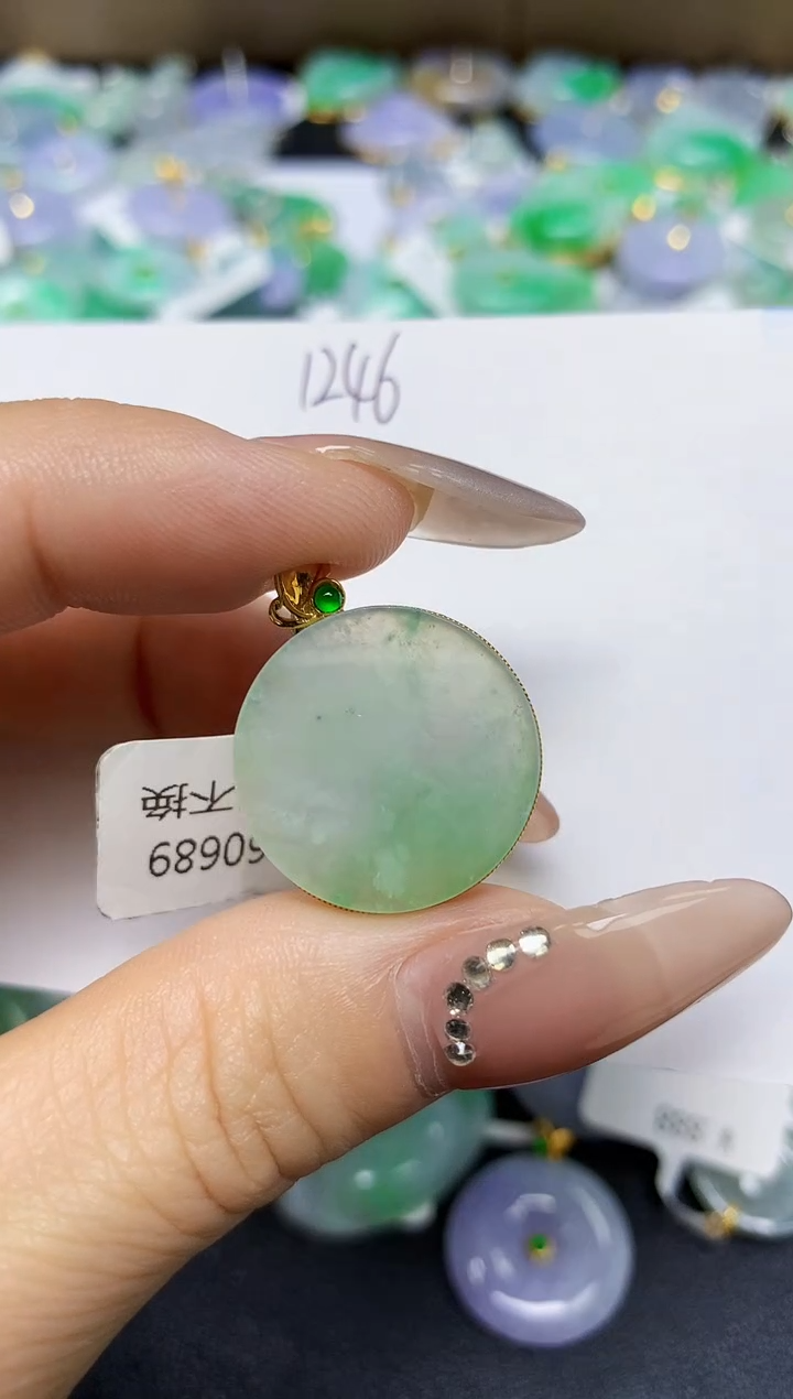 翡翠18K金镶嵌颈饰 天然缅甸翡翠A货