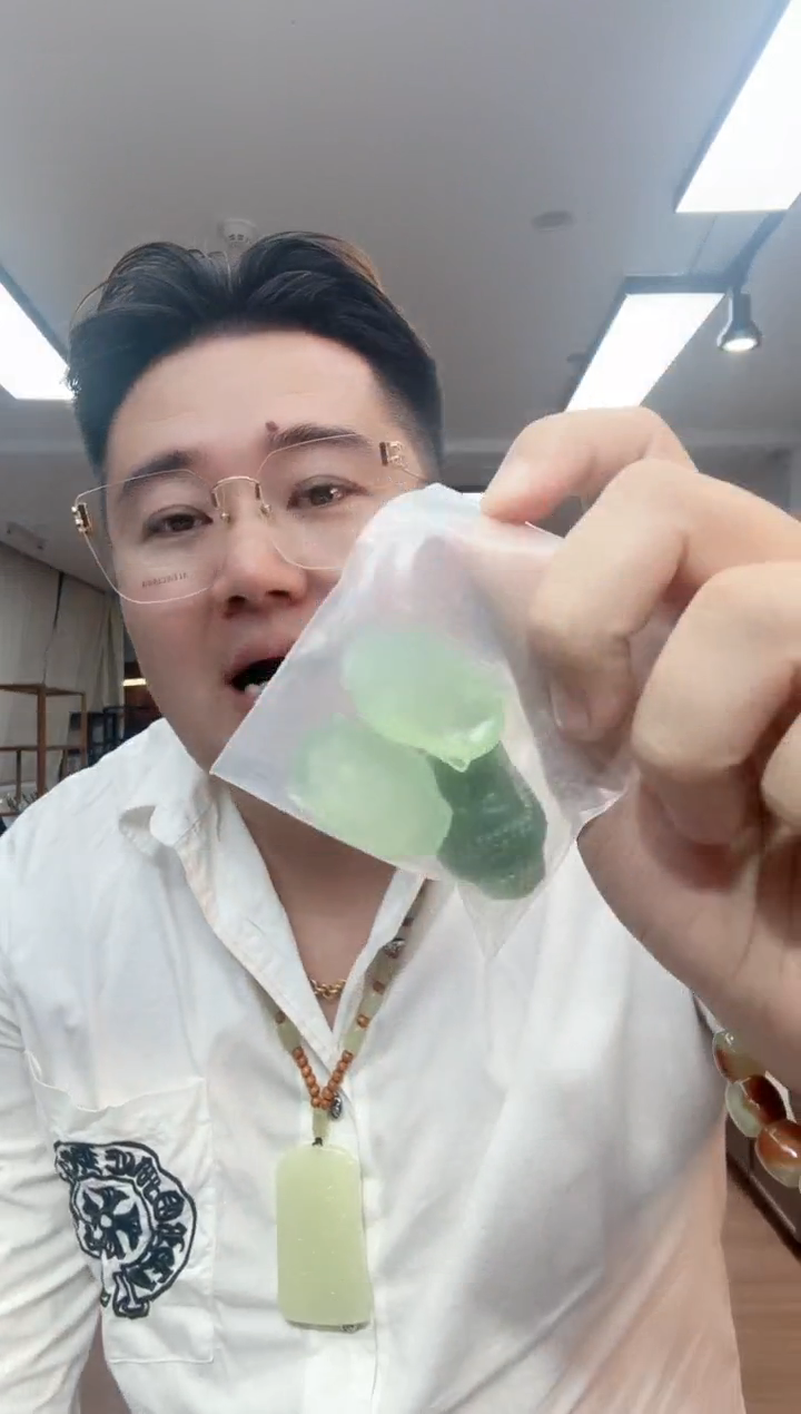 未镶嵌蛇纹石玉颈饰多样性随机发货小佛头无绳