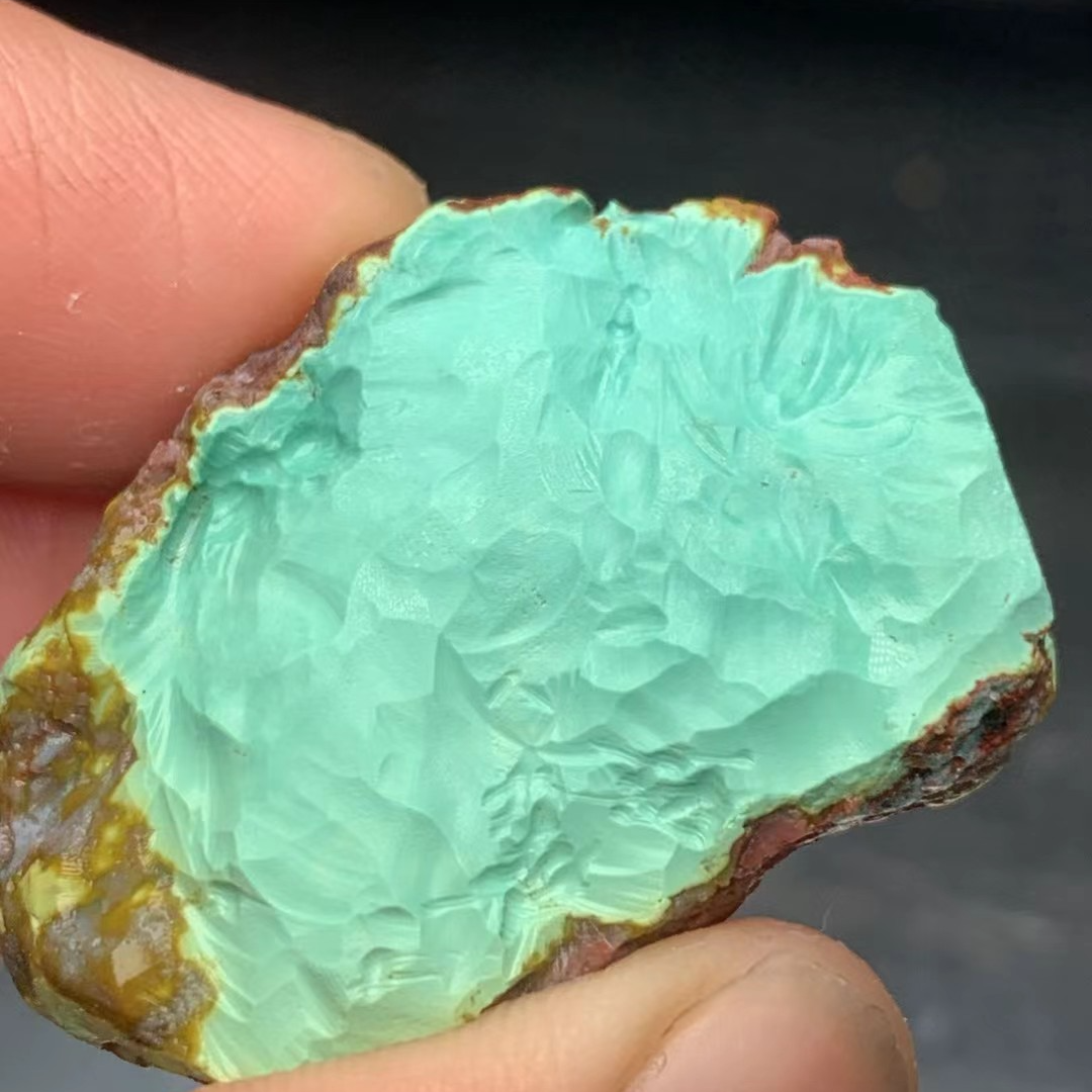 绿松石原矿免费雕刻加工及多种款式毛货定制服务